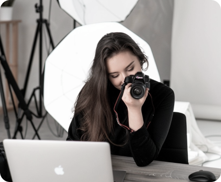 StockCake-Фотограф за работой_1731336480 1